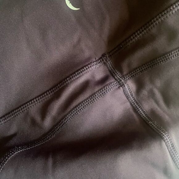 Zyia!! Wine Brilliant High Rise Capri! Like new! Size 12 - Picture 2 of 8